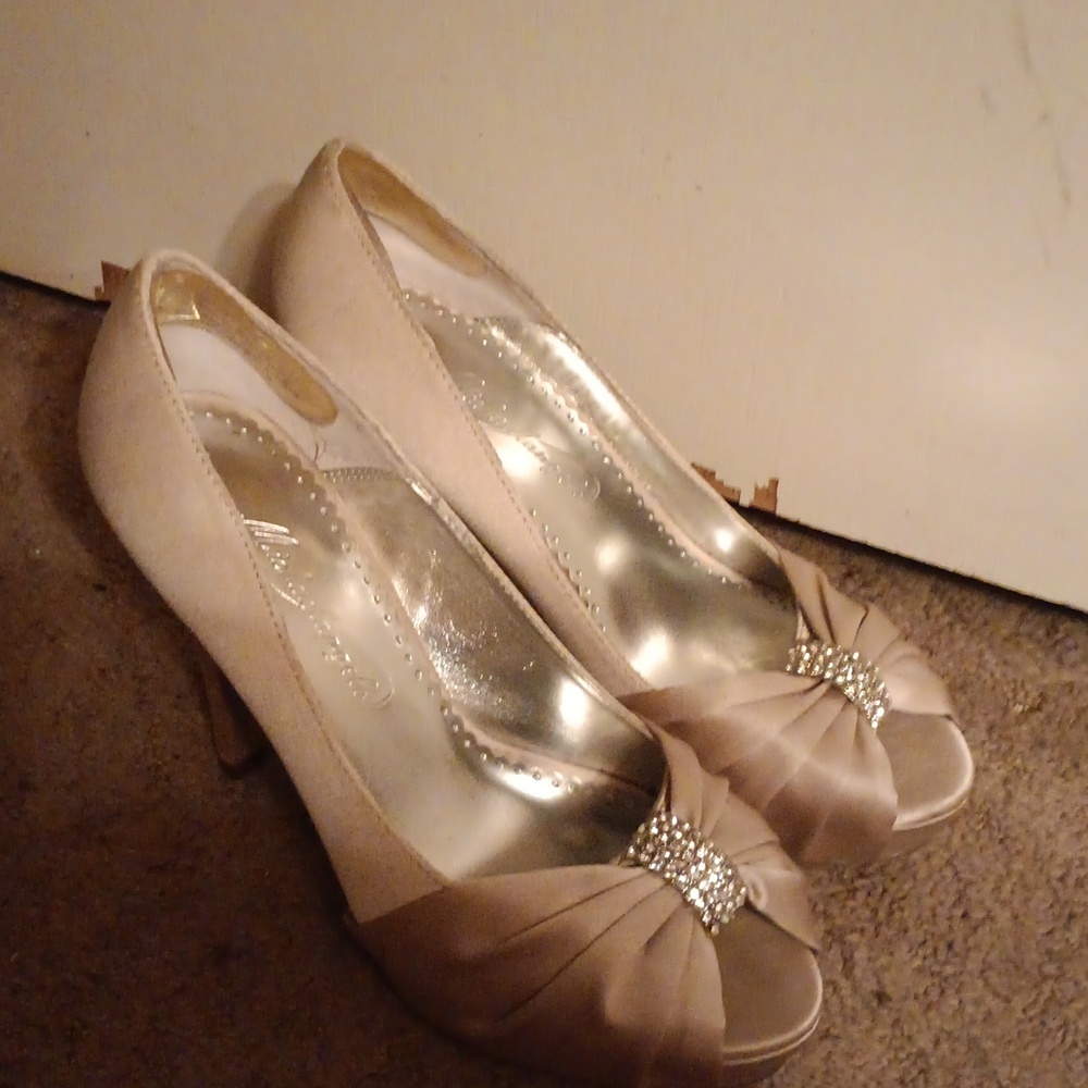 Tan Michaelangelo heels